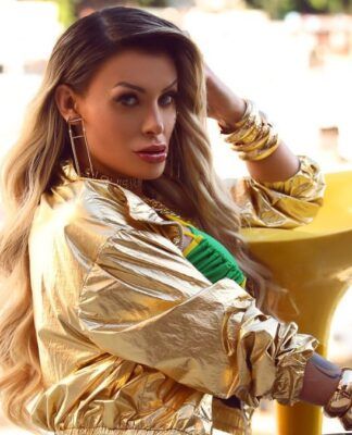 Andressa Urach busca 10 homens para gravação de clipe em São Paulo