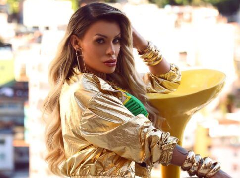 Andressa Urach busca 10 homens para gravação de clipe em São Paulo