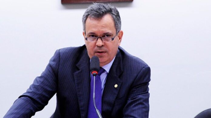 Quem é Felix Mendonça Jr., deputado investigado por suspeita de desvio de emendas