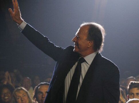 Julio Iglesias é investigado por agressão sexual na Espanha