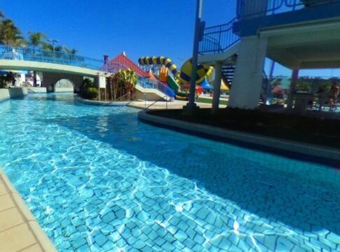 Salva-vidas morre sugado por ralo no Wet’n Wild após tentar recuperar aliança