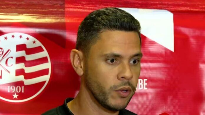 “Vou dar um soco na sua cara”: Técnico do Náutico revela ameaça de quarto árbitro