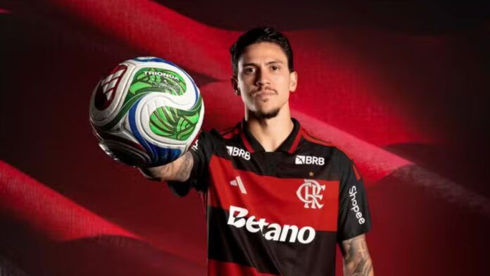 Flamengo lança novo uniforme com design inspirado nos anos 80