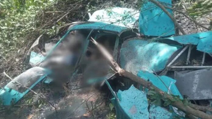 Helicóptero cai em área de mata no Rio de Janeiro e deixa três mortos