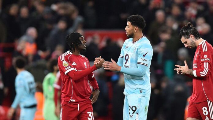 Liverpool sai na frente em casa, mas deixa Burnley empatar