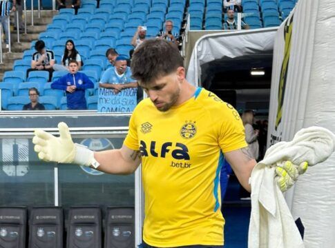 Grêmio pode perder Tiago Volpi após chegada de Weverton