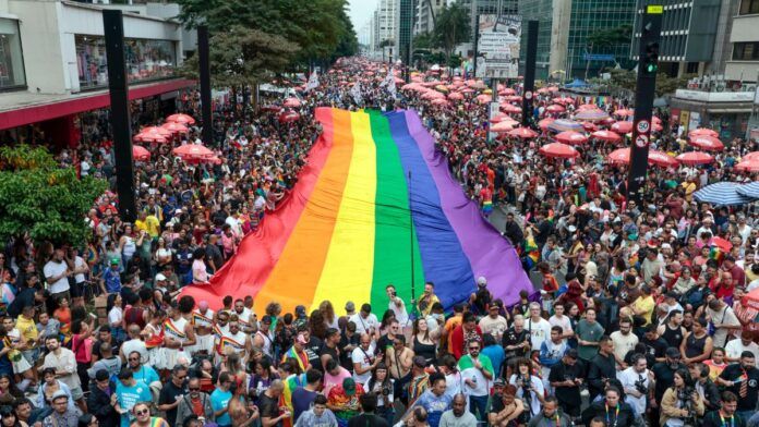 Brasil registrou uma morte LGBT+ a cada 34 horas em 2025, aponta estudo