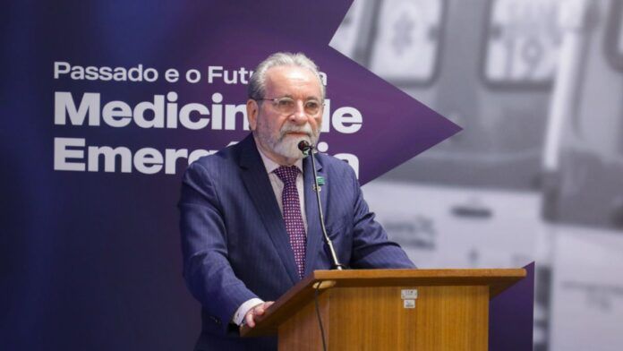 Presidente do CFM critica “resultados pífios” de exame que avaliou médicos