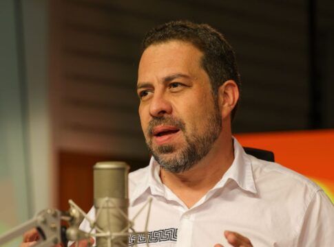 Governo espera votação de fim da escala 6×1 no 1º semestre, diz Boulos