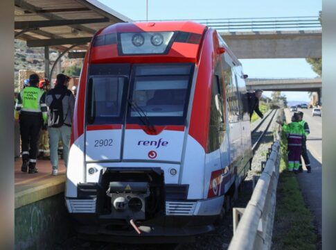 Trem colide com guindaste no 4º acidente ferroviário da Espanha em uma semana
