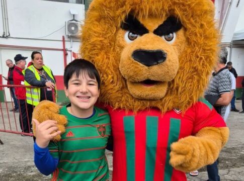 Torcedor ilustre, Davi Lopes comemora a vitória da Portuguesa contra o São Paulo