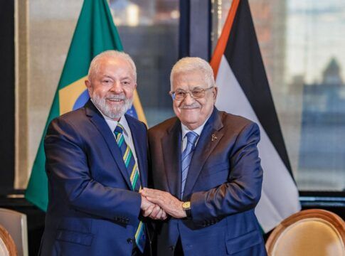 Lula discute plano de paz para Gaza com presidente palestino