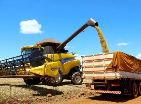 Brasil pode chegar a recorde de 61 milhões de toneladas de soja processada em 2026