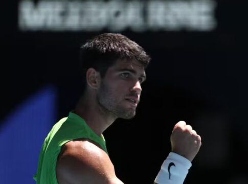Alcaraz e Sabalenka garantem vagas nas oitavas de final do Australian Open