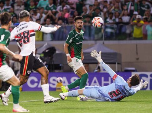 Palmeiras vence São Paulo por 3 a 1 e mantém o rival na parte debaixo da tabela