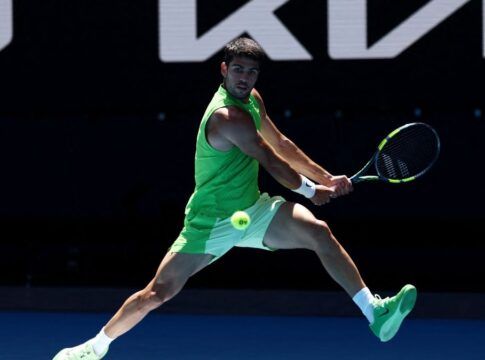 Alcaraz vence e avança às quartas do Australian Open; Stefani supera jornada dupla