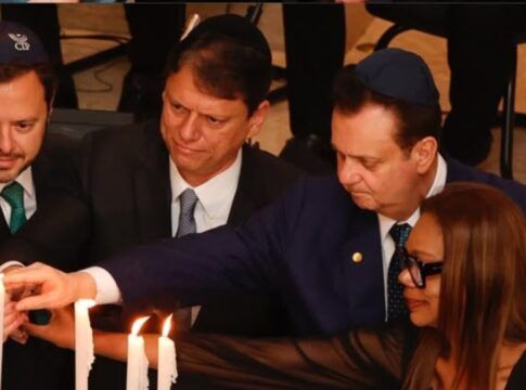Tarcísio e Kassab participam de cerimônia em memória às vítimas do Holocausto