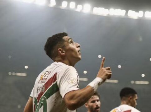 Fluminense rejeita oferta milionária do Boca Juniors por Serna e negocia renovação
