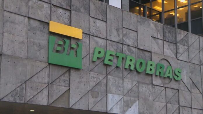 Ibama aplica multa de R$ 2,5 milhões à Petrobras por derramamento na Margem Equatorial