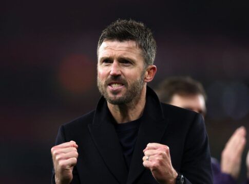 Keane critica Carrick no Manchester United apesar de vitórias contra Arsenal e City