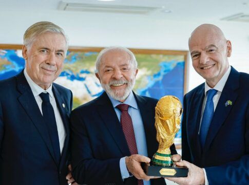 Presidente da Fifa se encontra com Lula e minimiza ameaças de boicote à Copa nos EUA