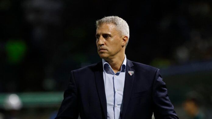 Chegada de Rafinha e mudança de presidente ameaçam futuro de Crespo no Tricolor