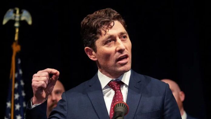 Prefeito de Minneapolis anuncia saída de agentes do ICE da cidade