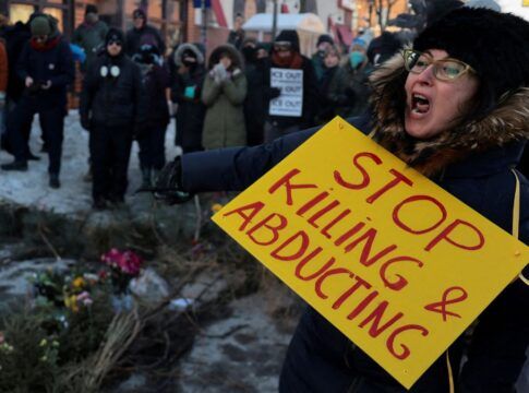 Juiz dos EUA ameaça chefe do ICE com prisão por desacato e ordena comparecimento ao tribunal