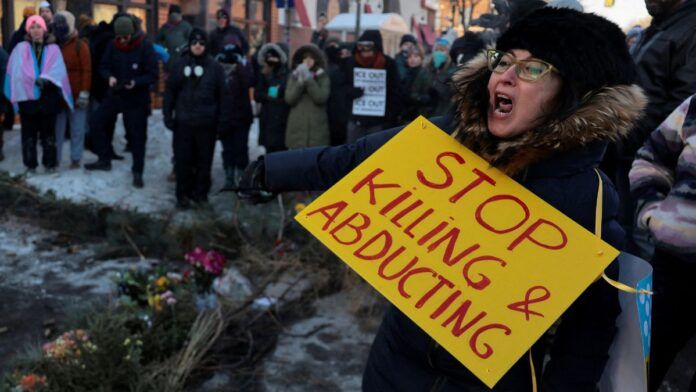 Juiz dos EUA ameaça chefe do ICE com prisão por desacato e ordena comparecimento ao tribunal