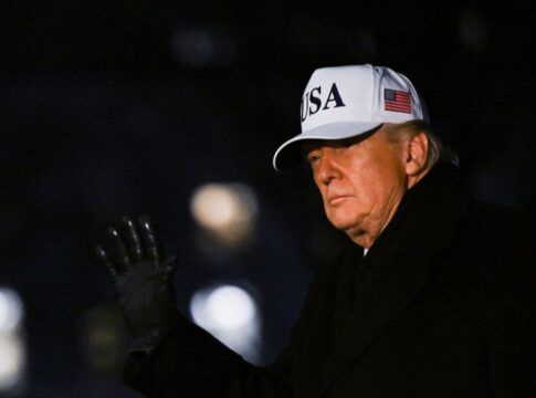 Trump envia frota militar ao Irã e exige acordo para eliminar programa nuclear