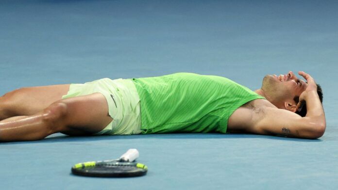 Após semifinal de quase 5h30, Alcaraz vence e garante vaga na decisão do Australian Open