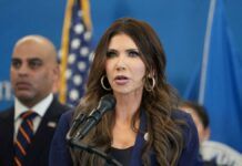 Quem é a “Barbie do Ice”, alvo de democratas e republicanos nos EUA