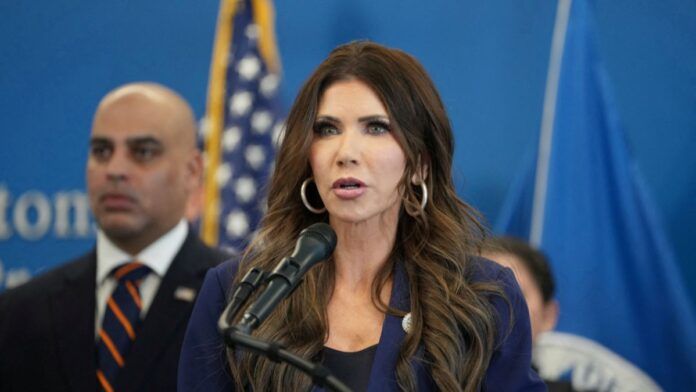 Quem é a “Barbie do Ice”, alvo de democratas e republicanos nos EUA