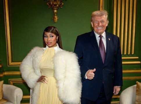 Nicki Minaj se declara “fã número um” de Donald Trump em evento