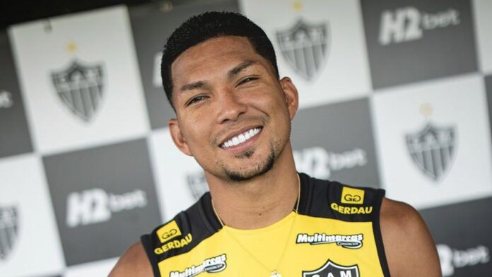 Rony chegou para exames médicos e assinatura do contrato com o Santos