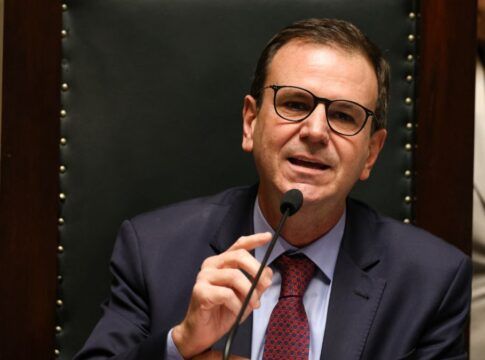 Eduardo Paes anuncia pré-candidatura ao governo do Rio e declara apoio a Lula