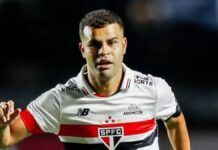 Alisson convive com climão no São Paulo após negociação frustrada com o Corinthians