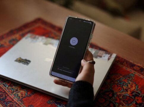 Irã faz campanha de intimidação e detenções em massa após reprimir protestos