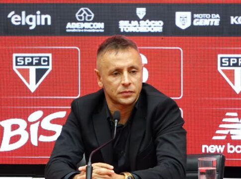 Rafinha é apresentado e rebate fala de Crespo: “São Paulo não entra para fazer 45 pontos”