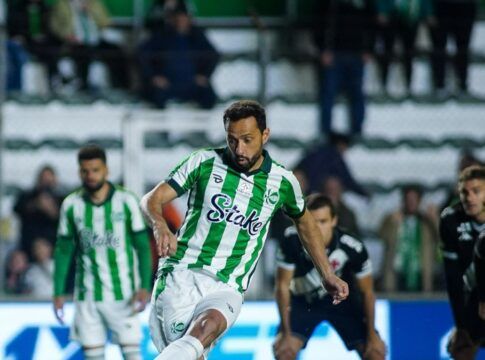 Nenê fecha com Botafogo-PB até 2026 após deixar Juventude