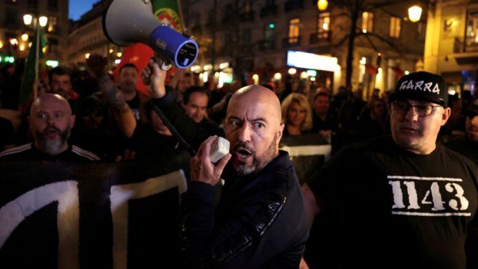 Polícia de Portugal prende 37 neonazistas em operação antiterrorismo