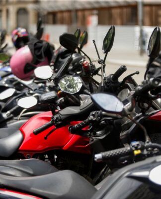 Moraes suspende parte das regras para moto por aplicativo em SP; entenda