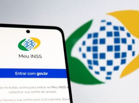 Lula sanciona lei que proíbe descontos automáticos em benefícios do INSS