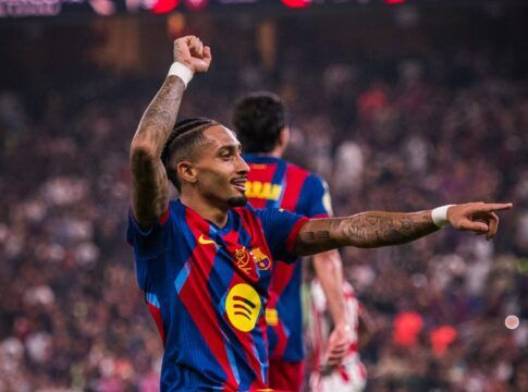 Com dois de Raphinha, Barcelona goleia Athletic Bilbao por 5 a 0 e vai à final da Supercopa