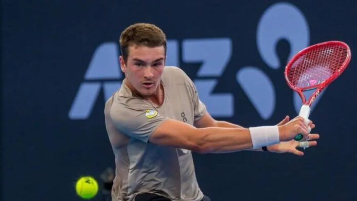 Alcaraz busca marca histórica no Australian Open; Fonseca e Bia têm 1º teste do ano