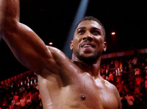 Anthony Joshua recebe alta após acidente que matou dois amigos na Nigéria