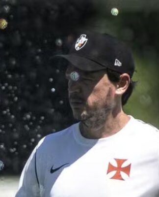 Diniz rebate rumores de demissão em coletiva: “Nunca deixei um time”