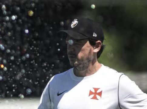 Diniz projeta temporada do Vasco e avalia reforços para 2026