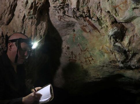 Arte rupestre descoberta na Indonésia é considerada a mais antiga do mundo