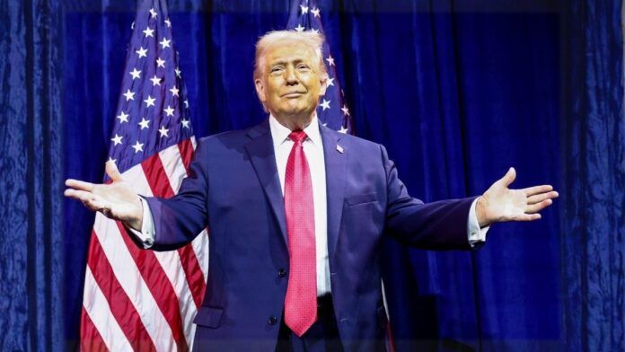 O presidente dos EUA, Donald Trump, gesticula ao chegar para discursar aos republicanos da Câmara em sua conferência anual em Washington, D.C., EUA, em 6 de janeiro de 2026